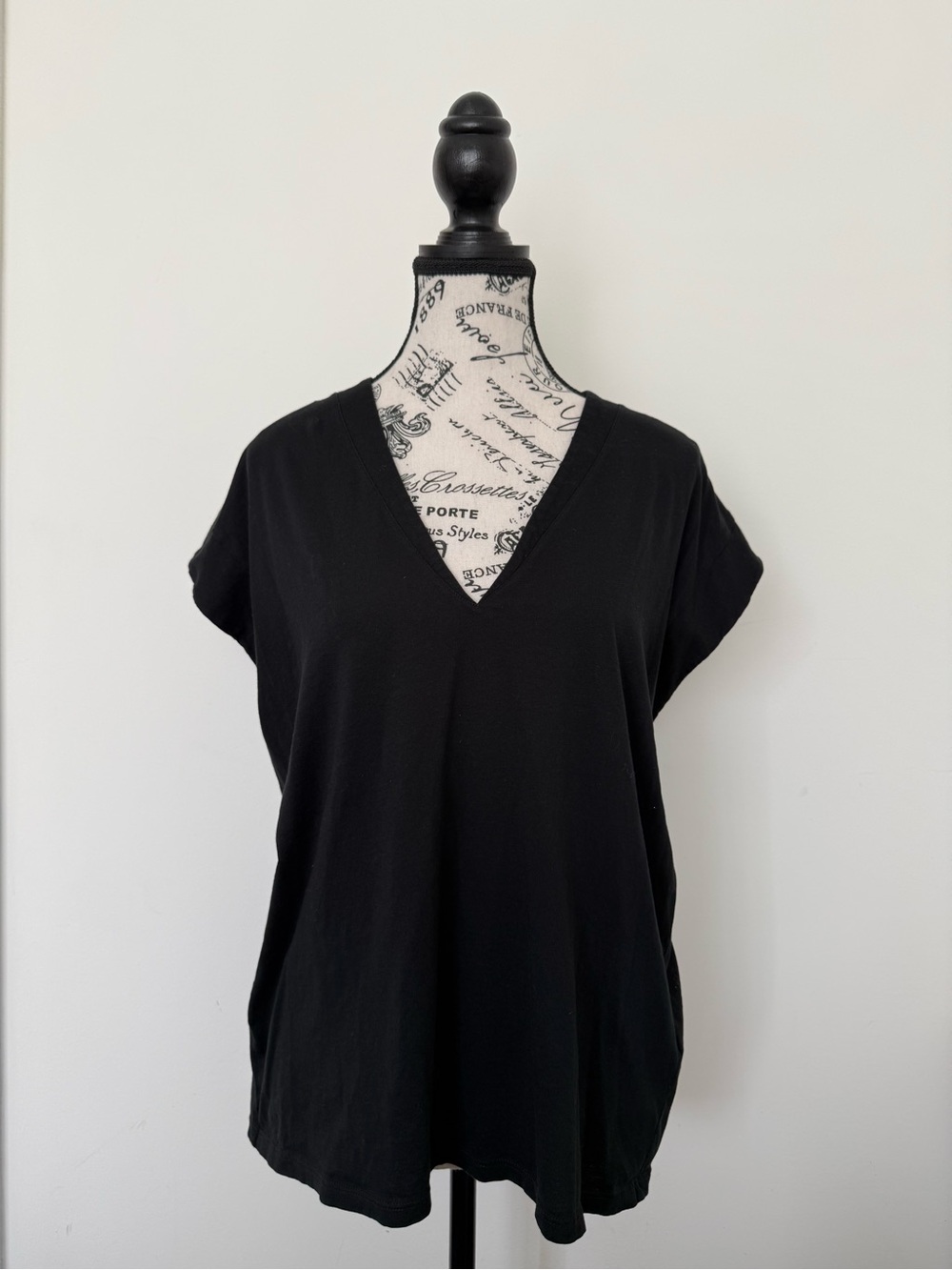 2x Frame 100% Organic Cotton V-Neck Tees - Size L - Picture 1 of 4